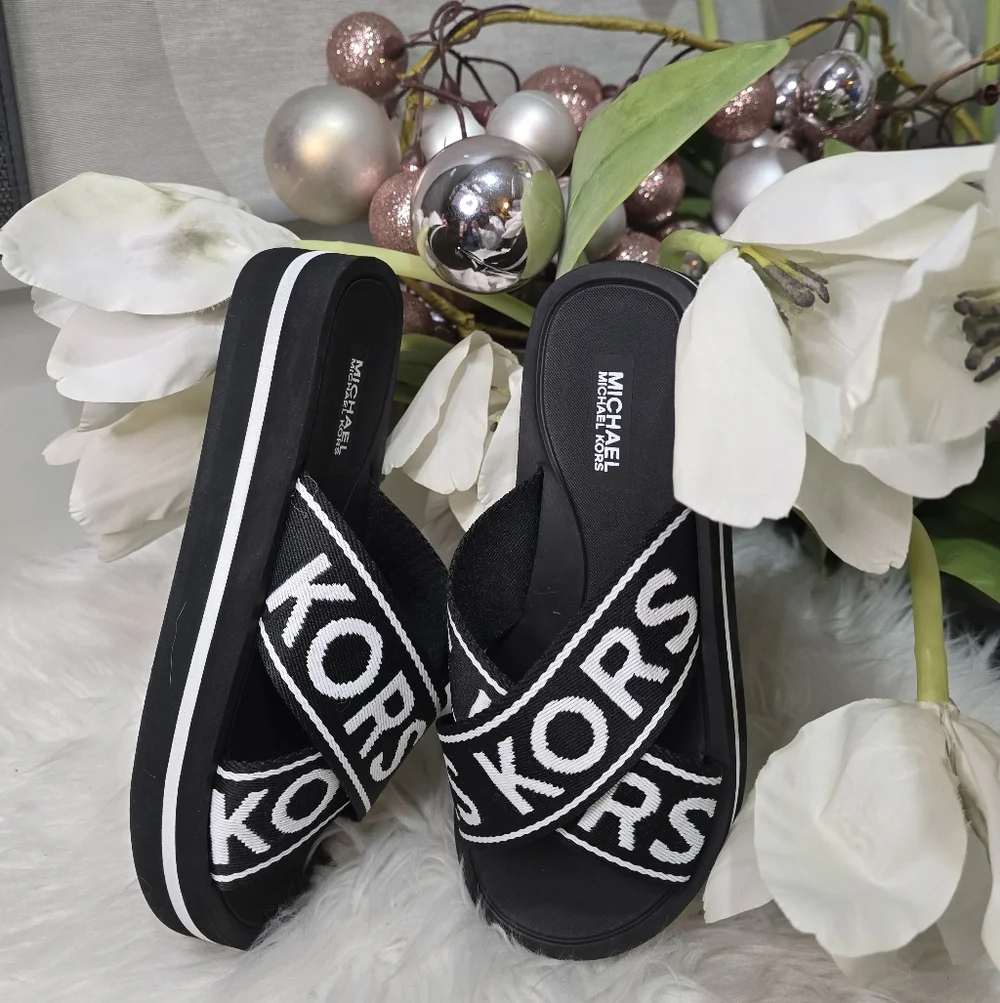 Michael Kors womens slides Color:black/whiteBrand new